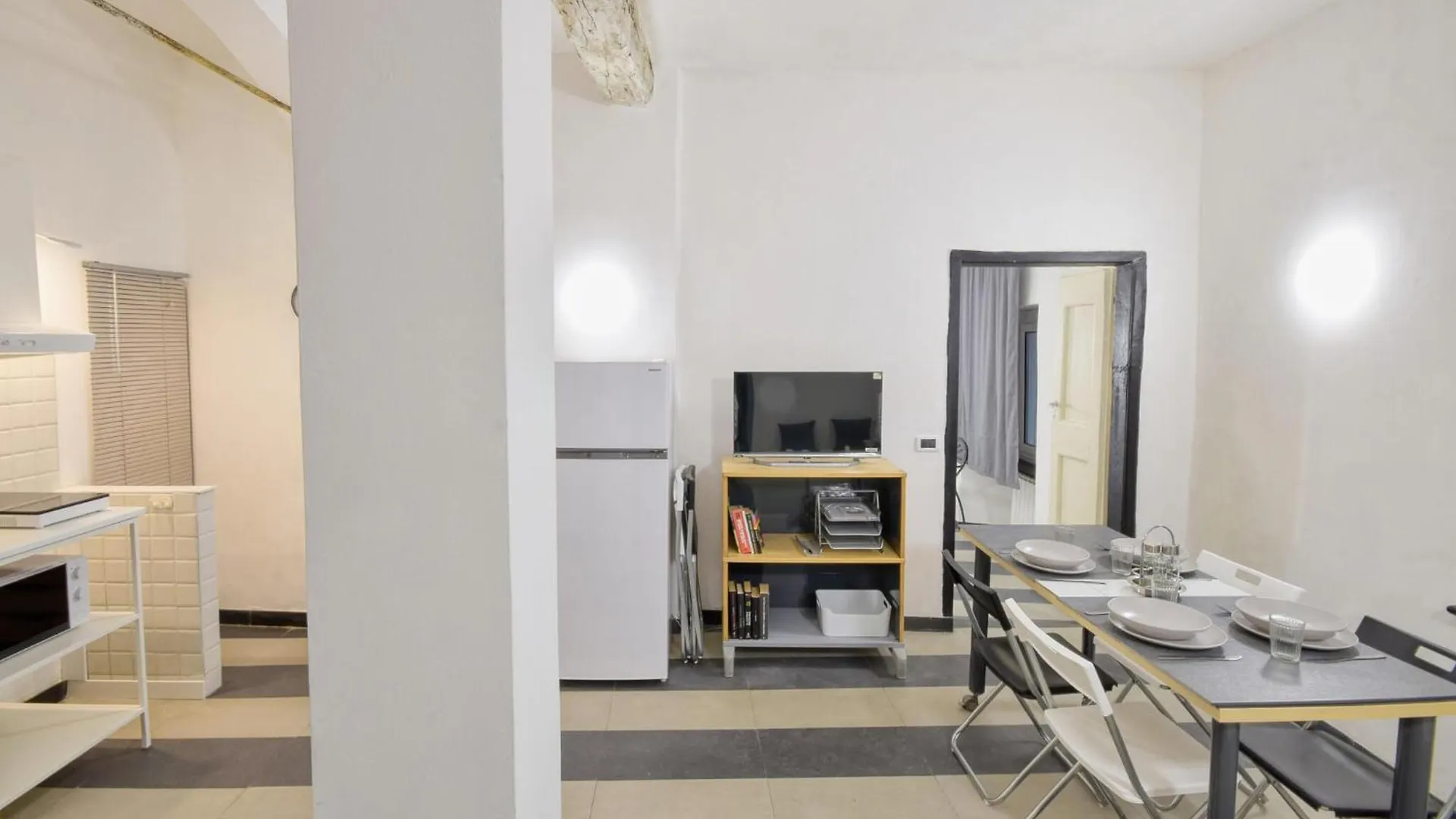 Cozy Apartment In Genova With Kitchen