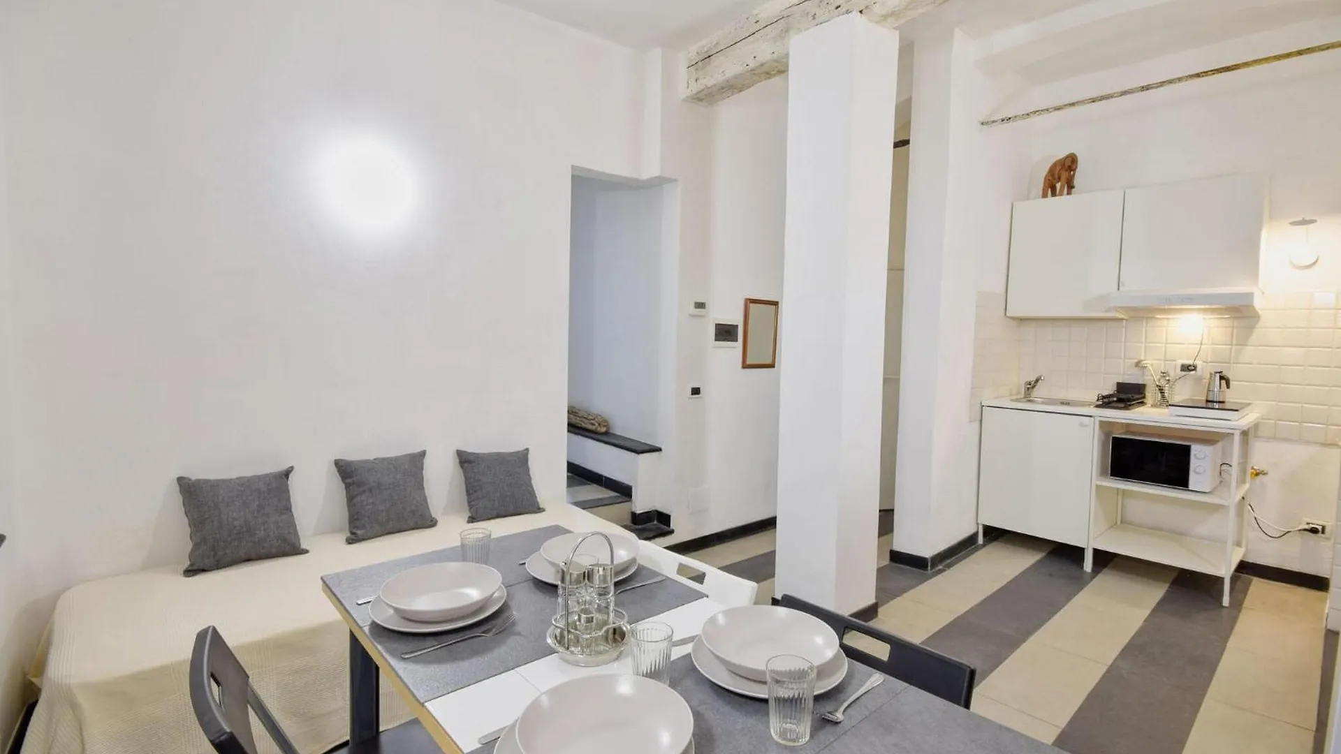 Cozy Apartment In Genova With Kitchen