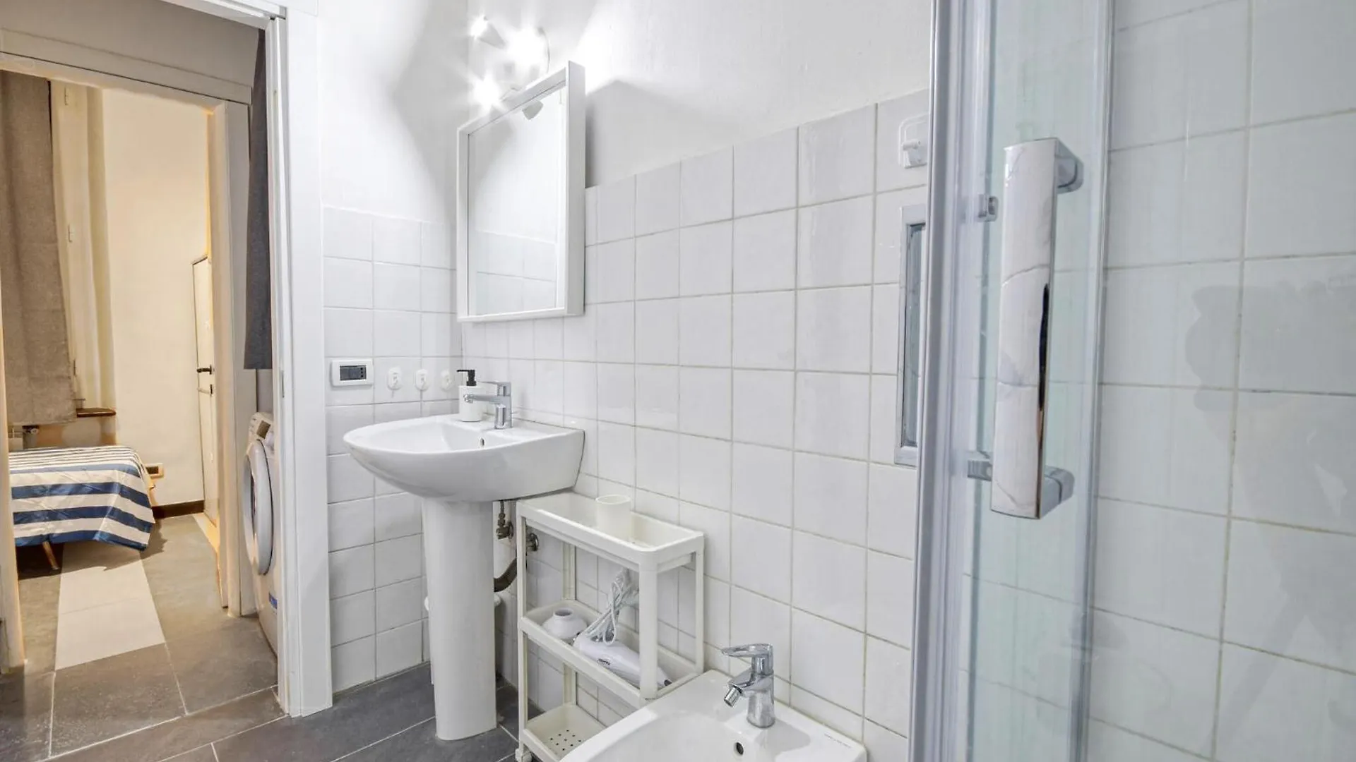 Cozy Apartment In Genova With Kitchen